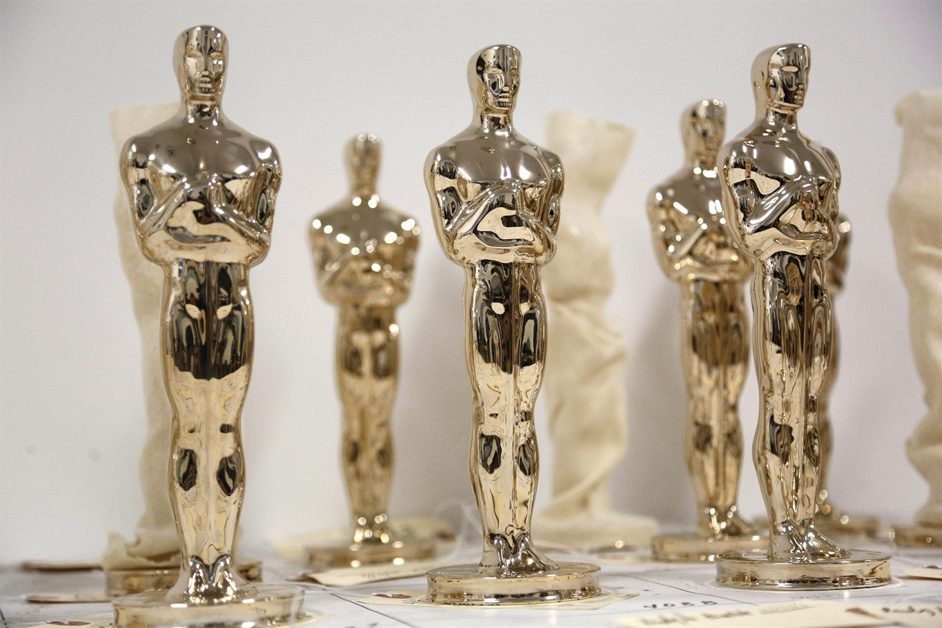 What are some interesting facts about Oscar statues?